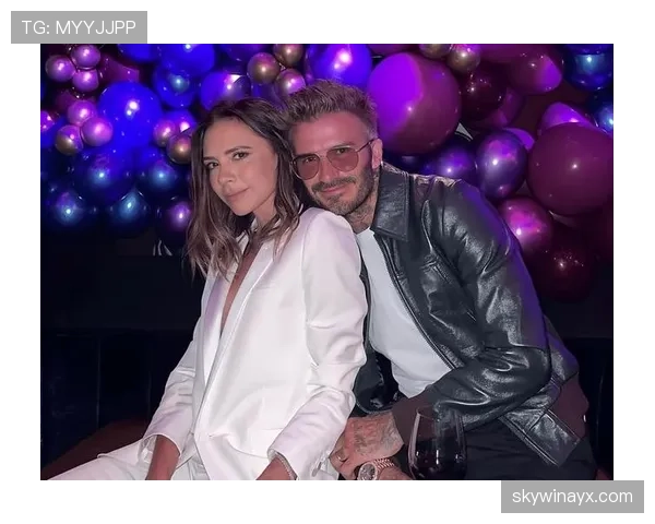 贝克汉姆穿着破球鞋逛街，门口那辆劳斯莱斯把他瞬间拉进贵族剧